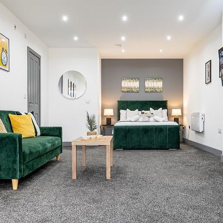 Rnm - Upgraded Business Stay For Travelling Contractors, All Amenities, Private Access Entire Place, Kitchen & Washroom, Smart Tv, Easy Access, Parking Nearby Cradley Heath Eksteriør billede