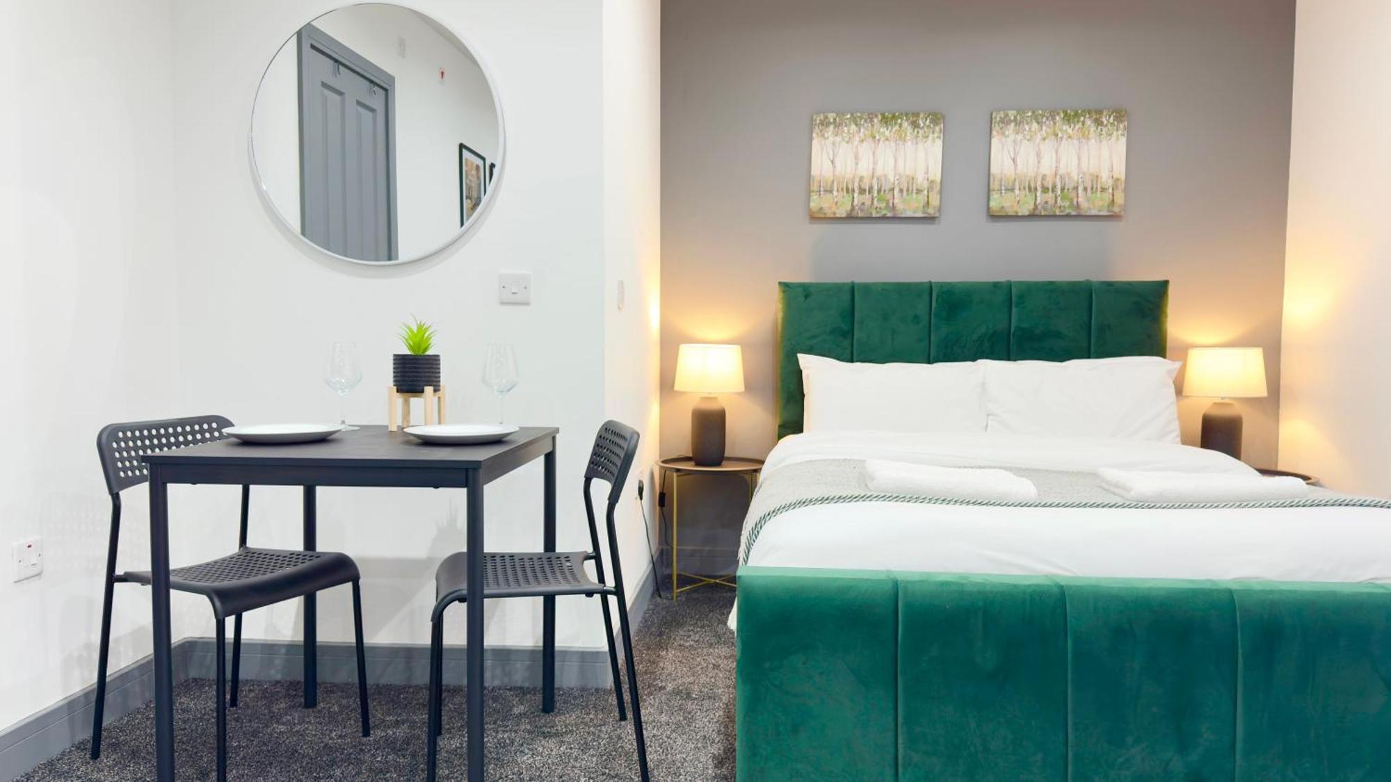Rnm - Upgraded Business Stay For Travelling Contractors, All Amenities, Private Access Entire Place, Kitchen & Washroom, Smart Tv, Easy Access, Parking Nearby Cradley Heath Eksteriør billede