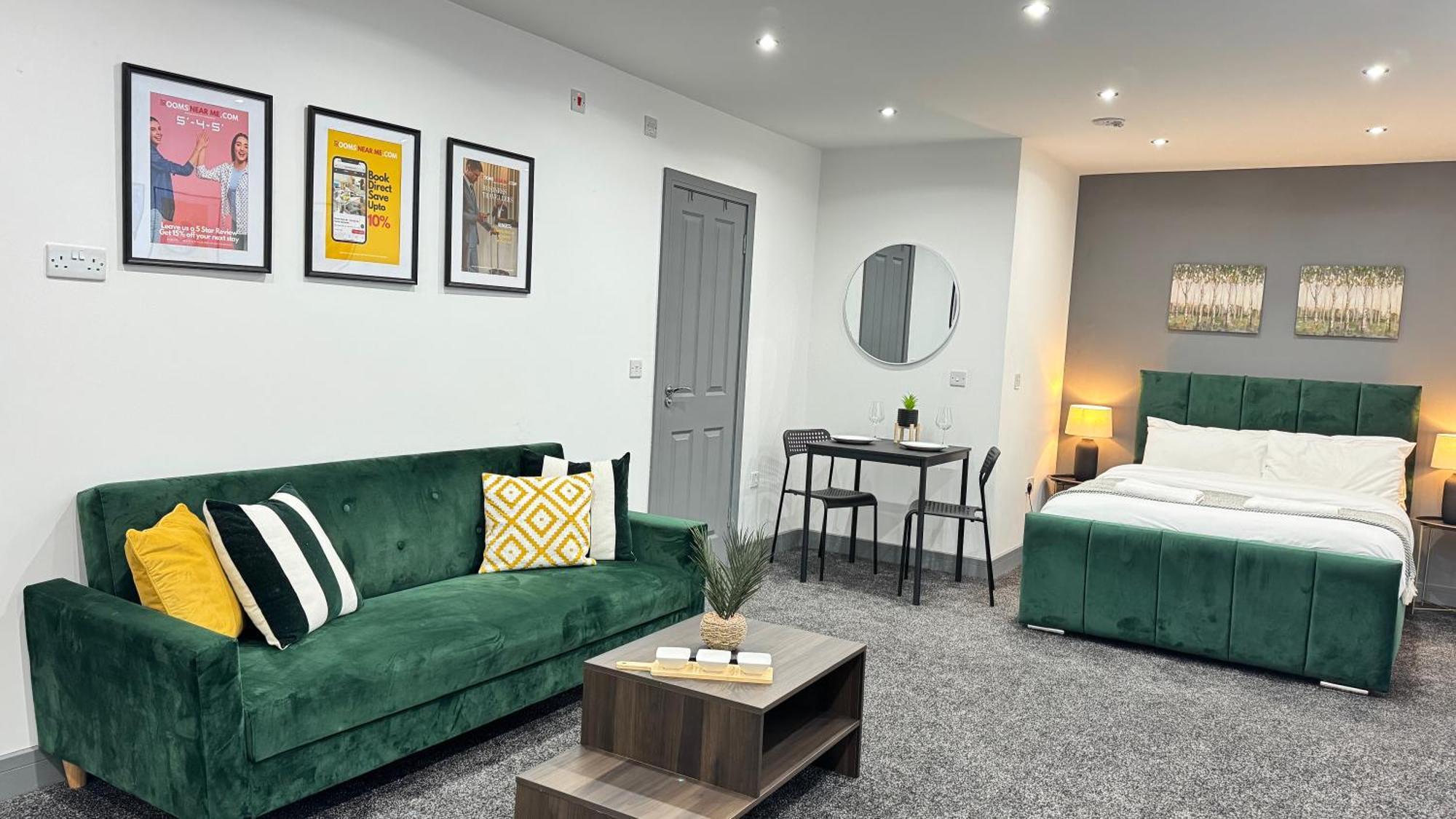 Rnm - Upgraded Business Stay For Travelling Contractors, All Amenities, Private Access Entire Place, Kitchen & Washroom, Smart Tv, Easy Access, Parking Nearby Cradley Heath Eksteriør billede