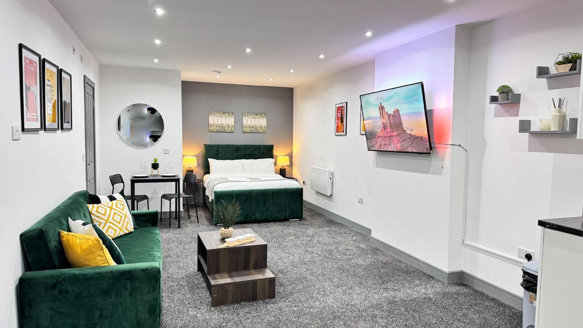 Rnm - Upgraded Business Stay For Travelling Contractors, All Amenities, Private Access Entire Place, Kitchen & Washroom, Smart Tv, Easy Access, Parking Nearby Cradley Heath Eksteriør billede