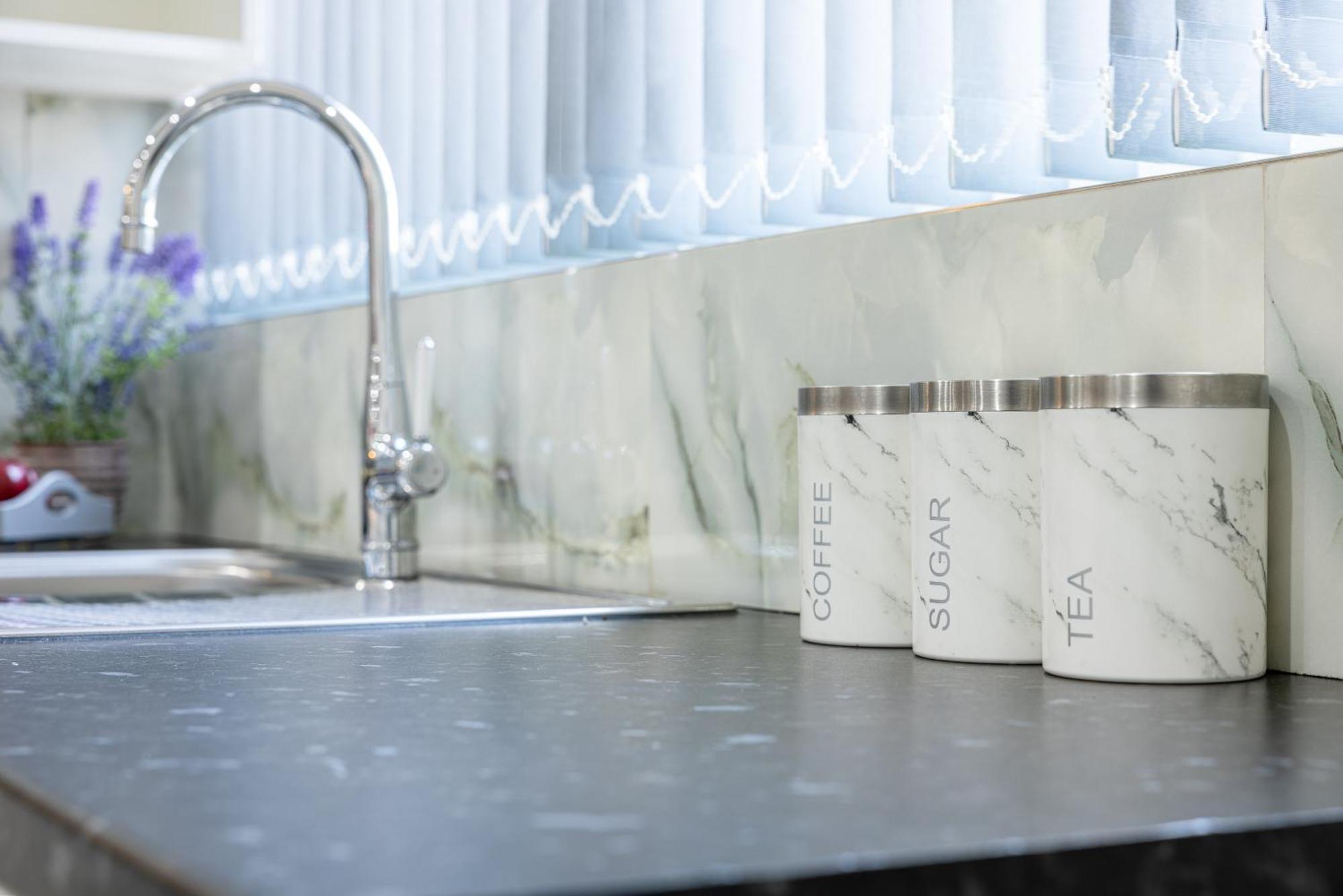 Rnm - Upgraded Business Stay For Travelling Contractors, All Amenities, Private Access Entire Place, Kitchen & Washroom, Smart Tv, Easy Access, Parking Nearby Cradley Heath Eksteriør billede