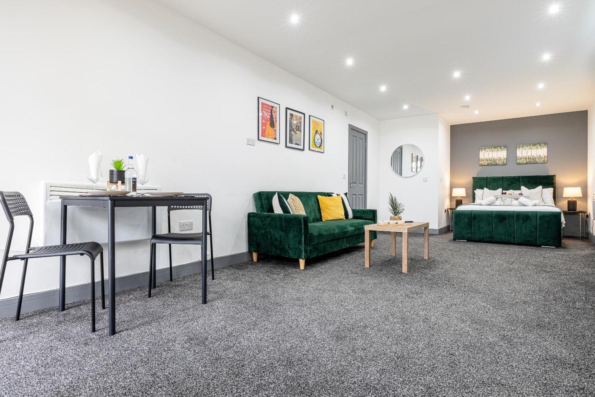 Rnm - Upgraded Business Stay For Travelling Contractors, All Amenities, Private Access Entire Place, Kitchen & Washroom, Smart Tv, Easy Access, Parking Nearby Cradley Heath Eksteriør billede
