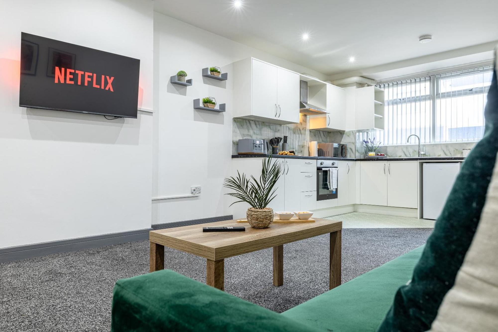 Rnm - Upgraded Business Stay For Travelling Contractors, All Amenities, Private Access Entire Place, Kitchen & Washroom, Smart Tv, Easy Access, Parking Nearby Cradley Heath Eksteriør billede