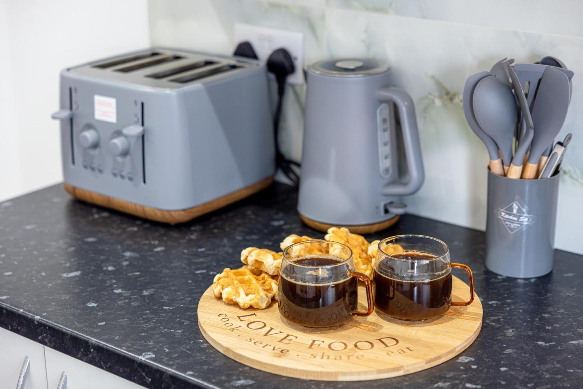 Rnm - Upgraded Business Stay For Travelling Contractors, All Amenities, Private Access Entire Place, Kitchen & Washroom, Smart Tv, Easy Access, Parking Nearby Cradley Heath Eksteriør billede