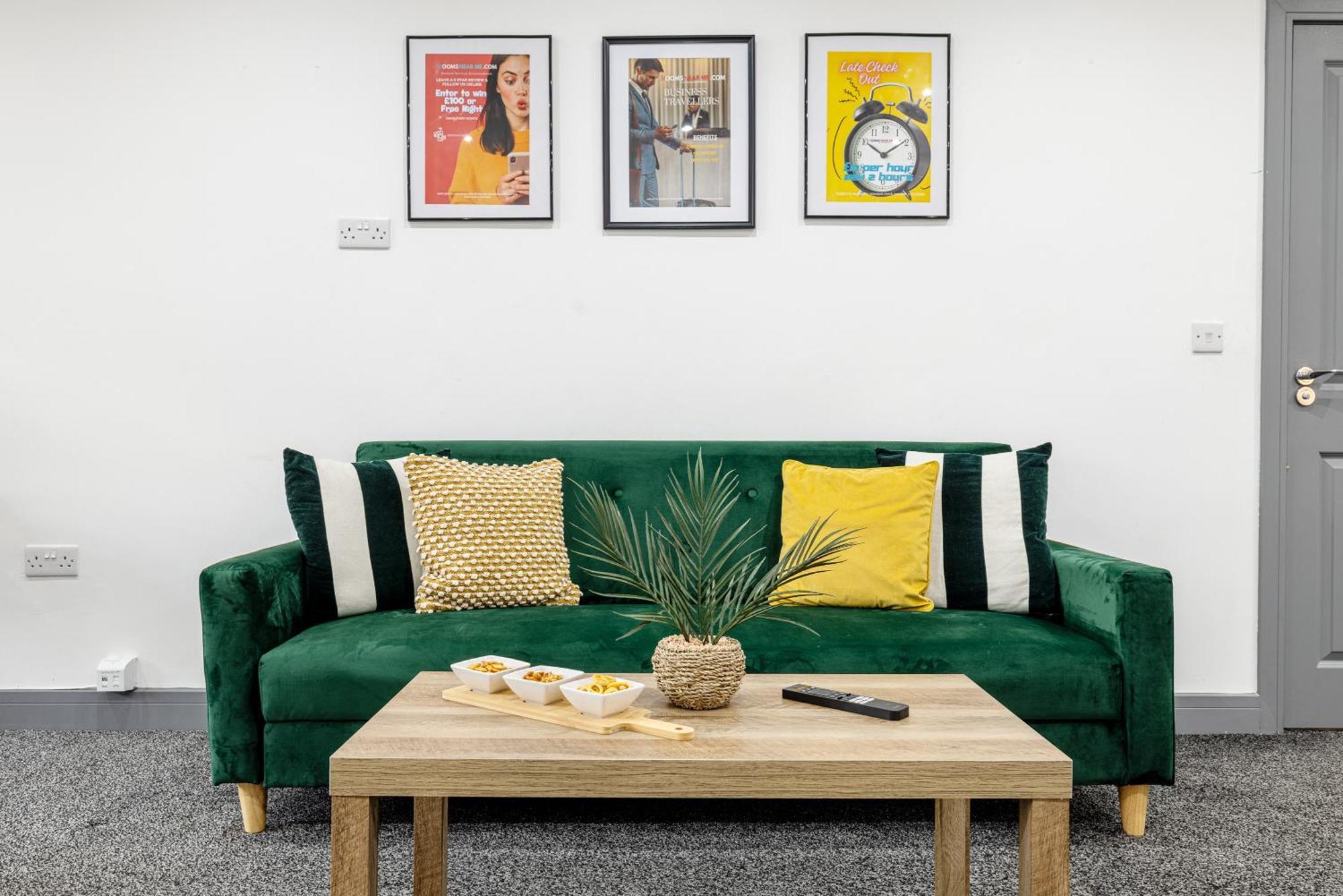 Rnm - Upgraded Business Stay For Travelling Contractors, All Amenities, Private Access Entire Place, Kitchen & Washroom, Smart Tv, Easy Access, Parking Nearby Cradley Heath Eksteriør billede