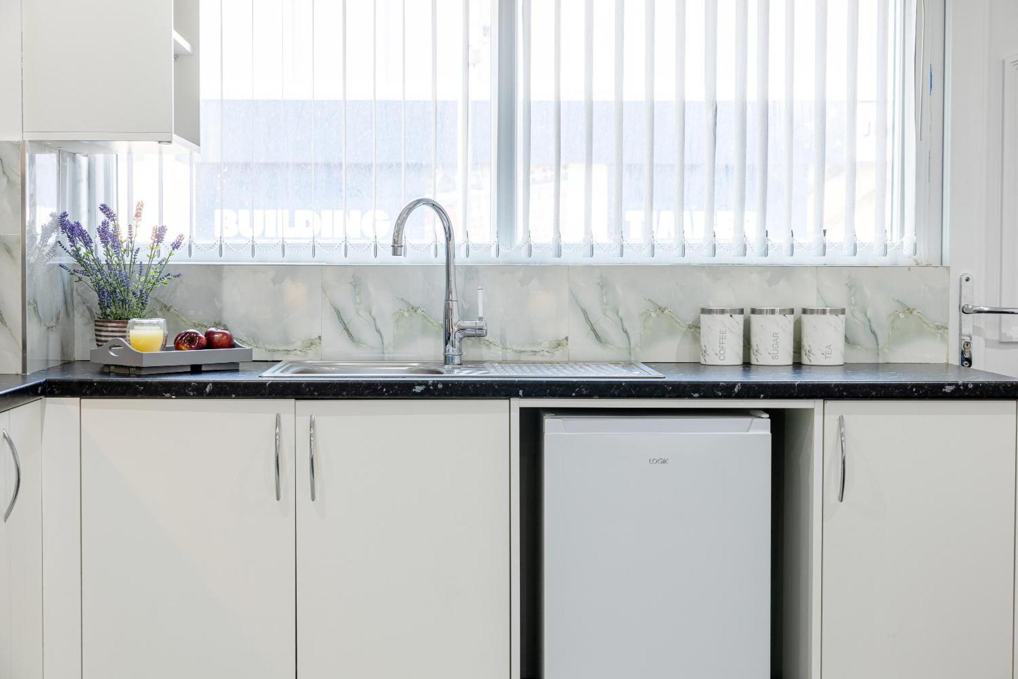 Rnm - Upgraded Business Stay For Travelling Contractors, All Amenities, Private Access Entire Place, Kitchen & Washroom, Smart Tv, Easy Access, Parking Nearby Cradley Heath Eksteriør billede