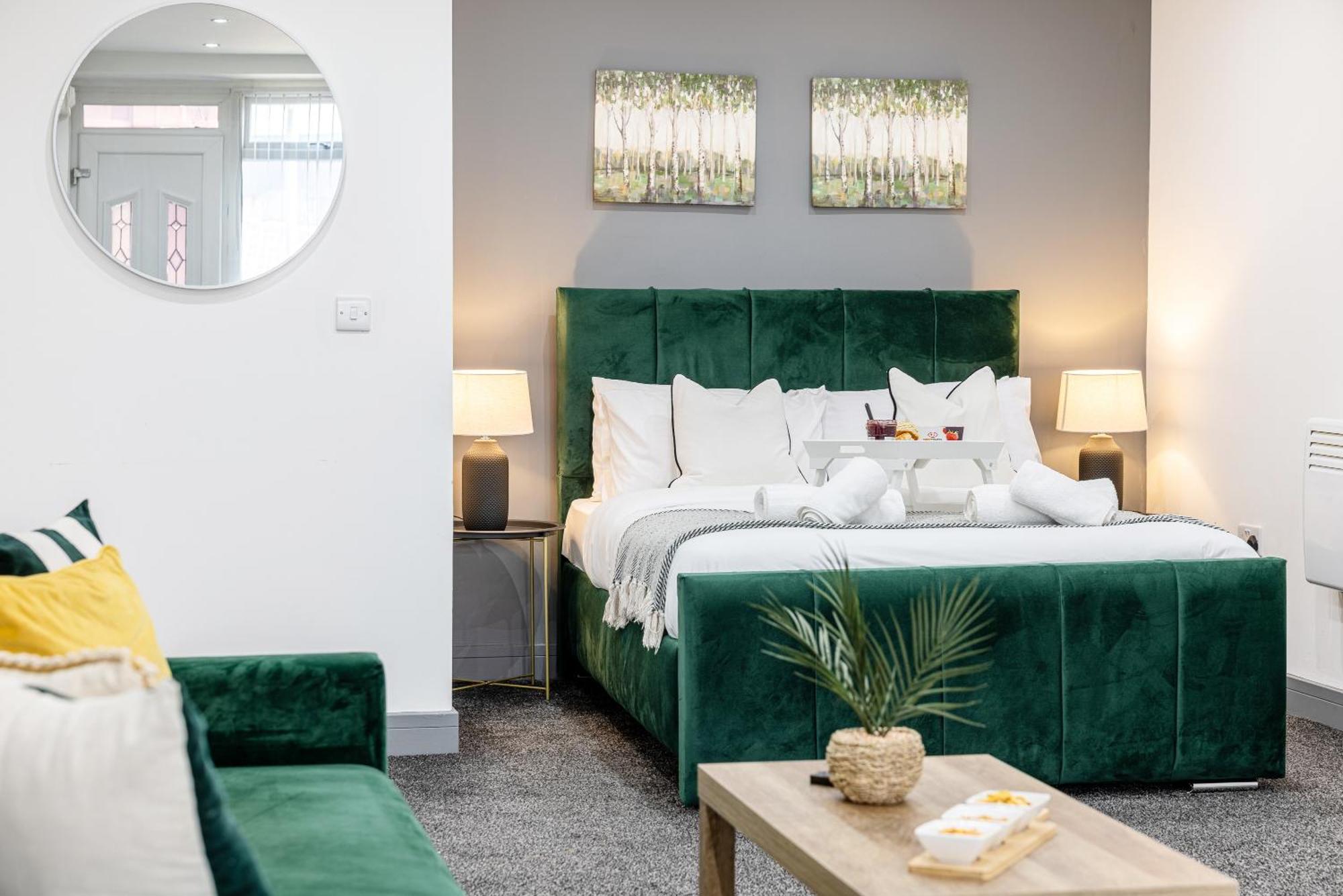 Rnm - Upgraded Business Stay For Travelling Contractors, All Amenities, Private Access Entire Place, Kitchen & Washroom, Smart Tv, Easy Access, Parking Nearby Cradley Heath Eksteriør billede