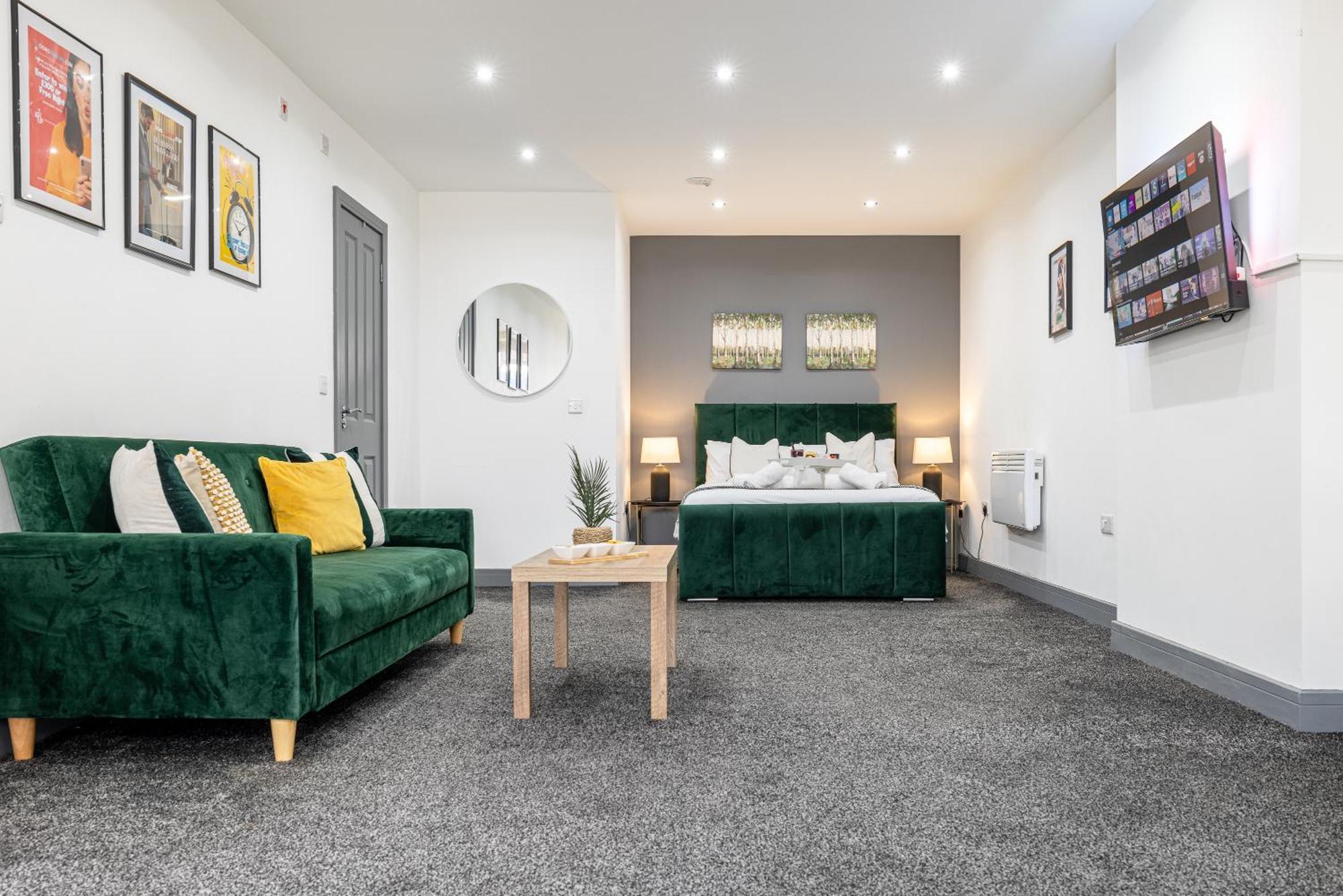 Rnm - Upgraded Business Stay For Travelling Contractors, All Amenities, Private Access Entire Place, Kitchen & Washroom, Smart Tv, Easy Access, Parking Nearby Cradley Heath Eksteriør billede