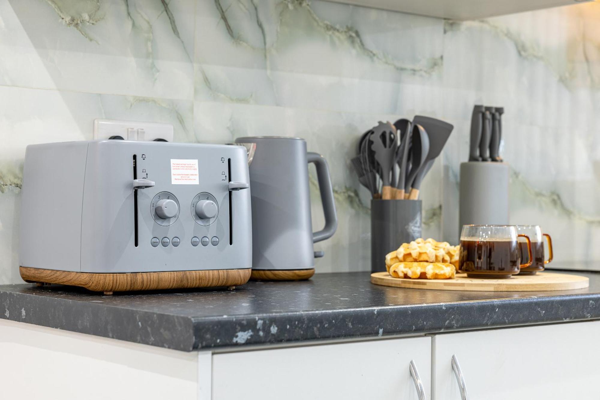 Rnm - Upgraded Business Stay For Travelling Contractors, All Amenities, Private Access Entire Place, Kitchen & Washroom, Smart Tv, Easy Access, Parking Nearby Cradley Heath Eksteriør billede